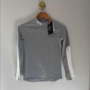 Under Armour Gray & White Color-Blocked Top
